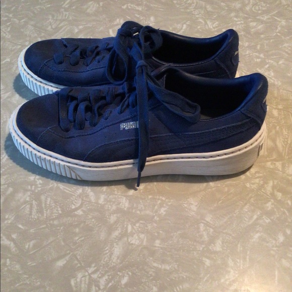 Puma women’s suede plate form core fashion sneaker - Picture 2 of 5